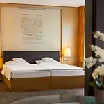 Remarque Hotel 4*