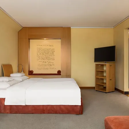 Remarque Hotel