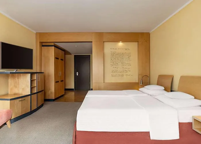 Отель Remarque 4*