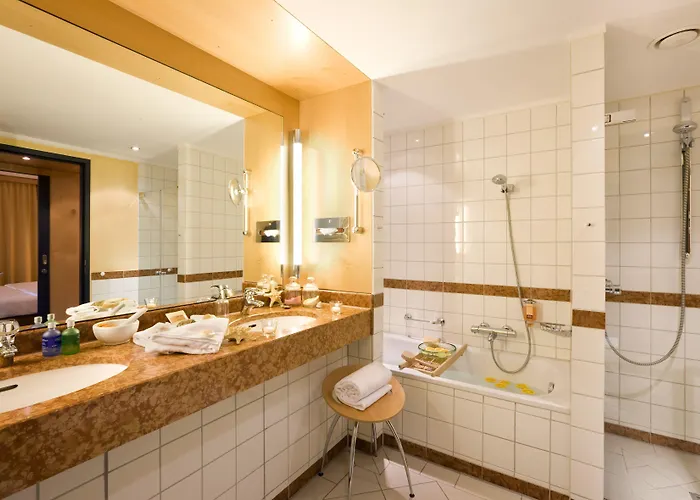 Отель Remarque 4*